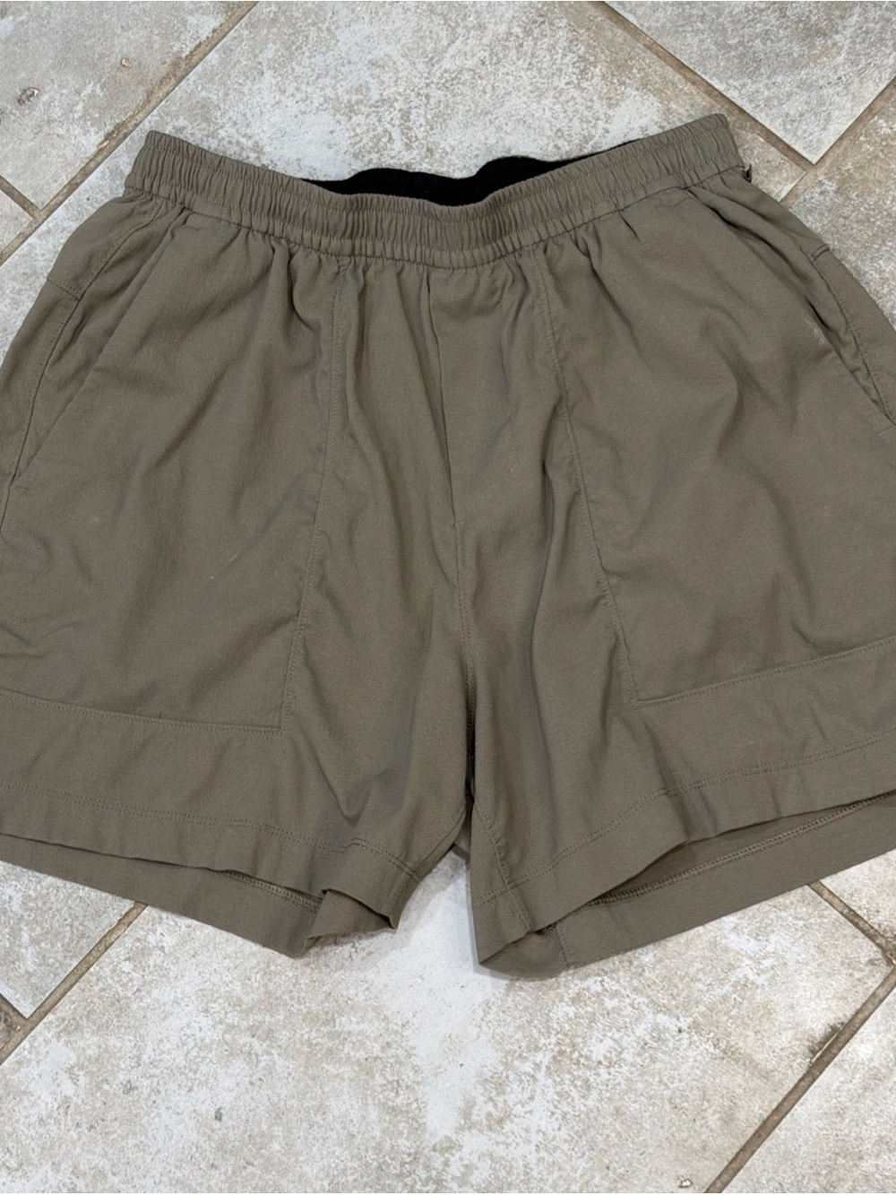 Men’s Lululemon Bowline Stretch Ripstop 4.5” Shorts Size Medium Olive Green Fade